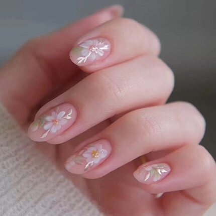 Ongles en forme d'amande courte
