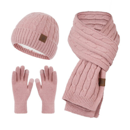 Ensemble bonnet, écharpe et gants tricotés trois pièces