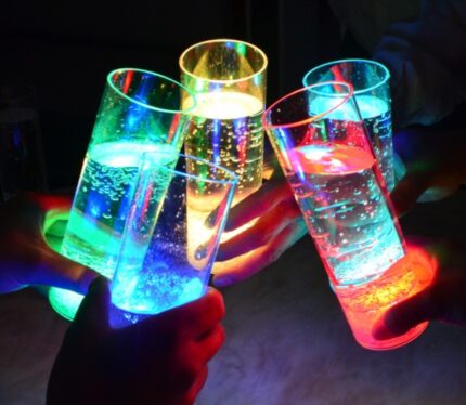 Gobelets lumineux colorés à LED avec capteur de niveau d'eau, accessoires de décoration pour banquets et autres événements.